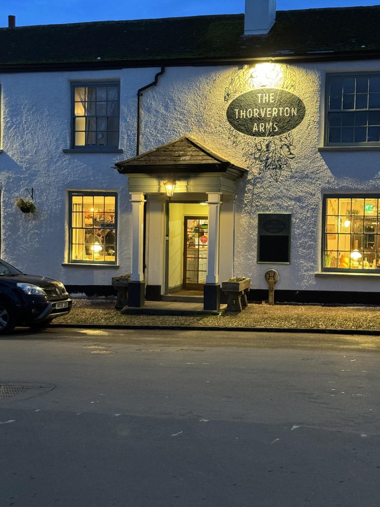 Thorverton Arms Rum bild