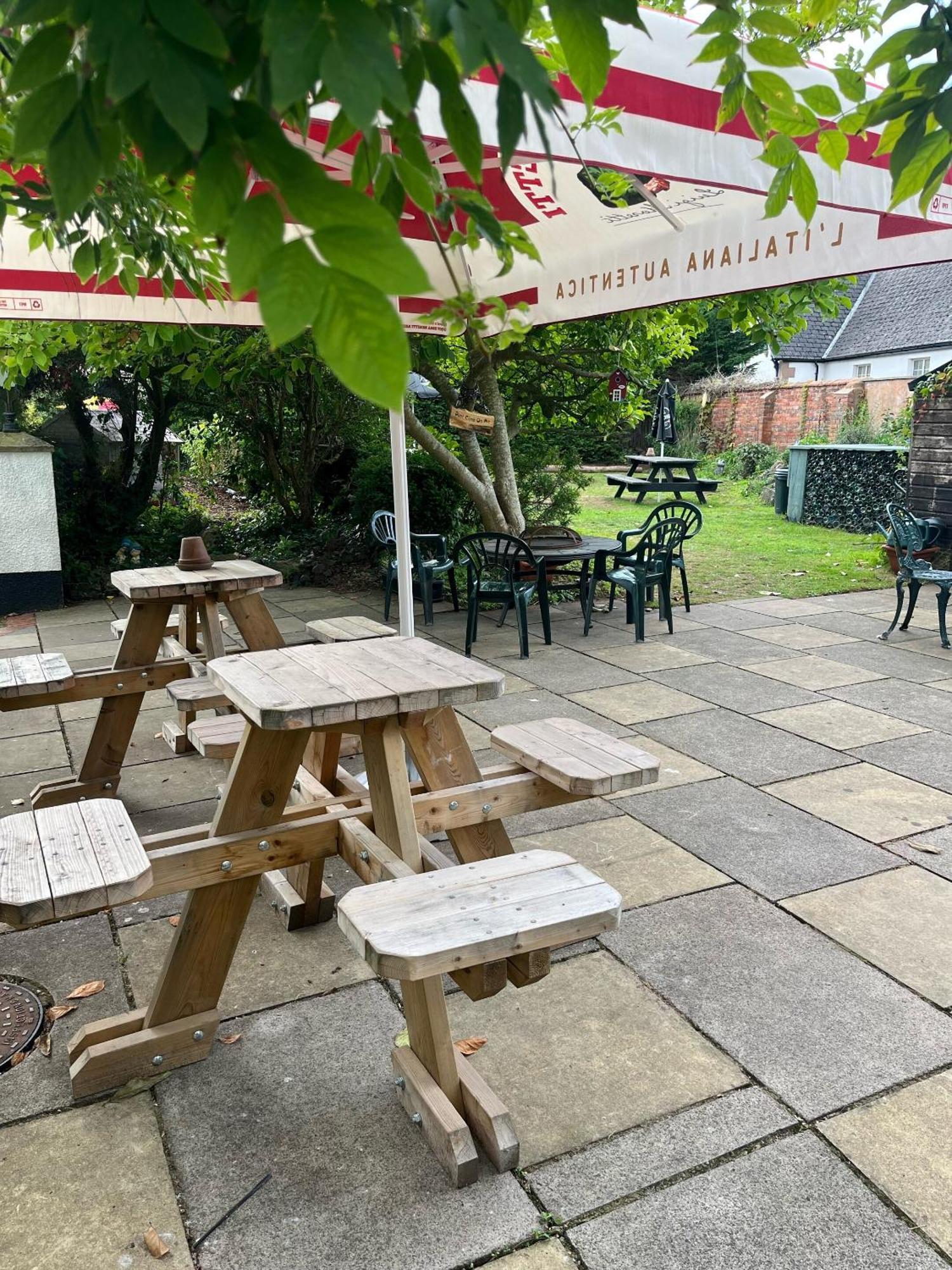 Thorverton Arms Rum bild